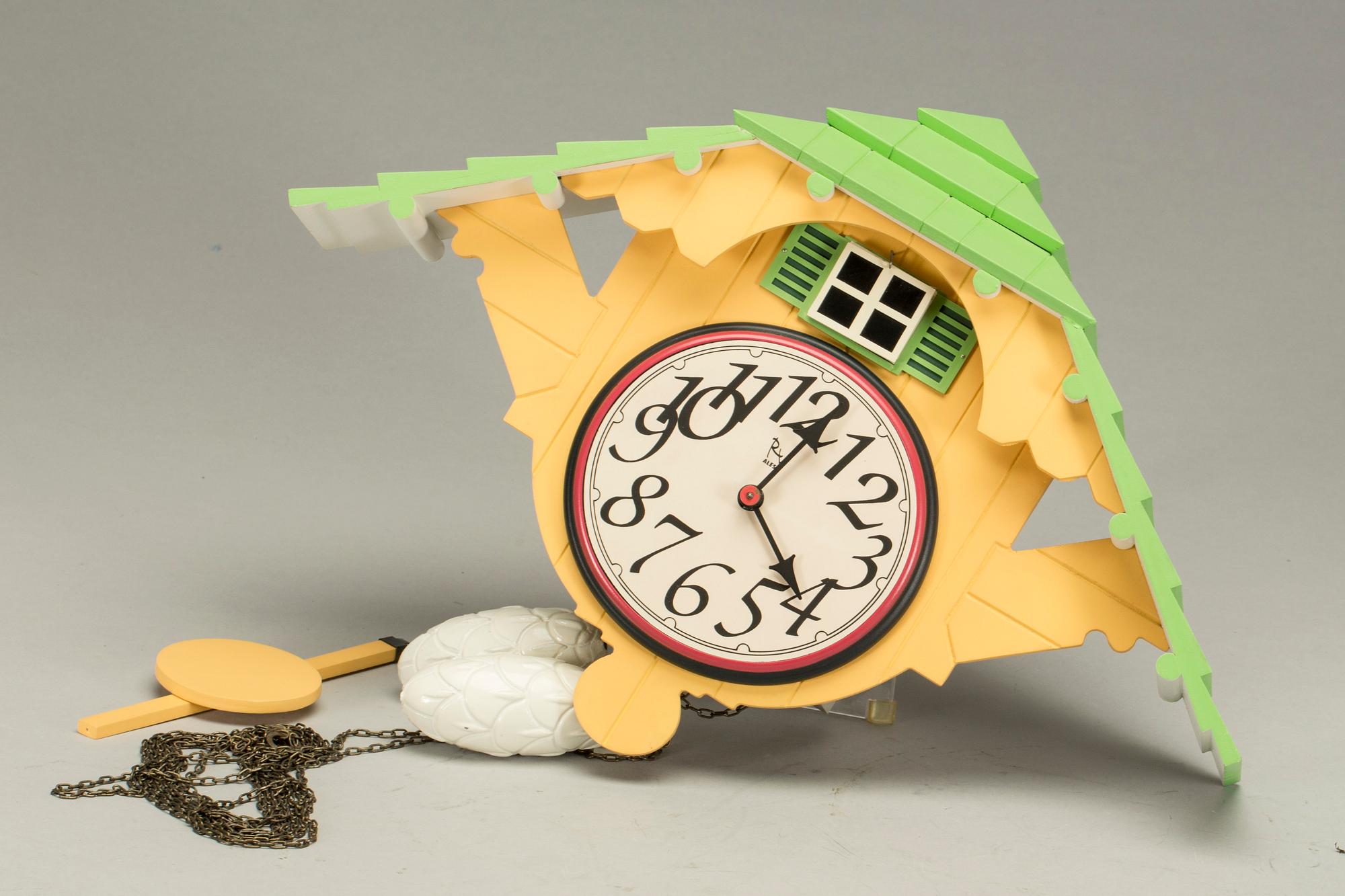 VÄGGUR, Robert Venturi, "Cuckoo Clock", Alessi, 1986.