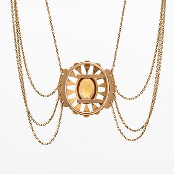 An 18K gold necklace, clasp with a citrine and pearls, Swedish hallmarks 1920.