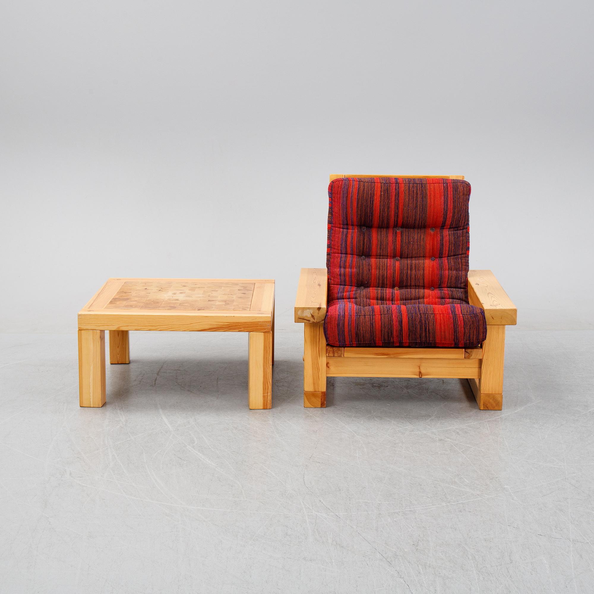 A pine 'Patron' lounge chair and table by Christer Lundén, designed 1974.