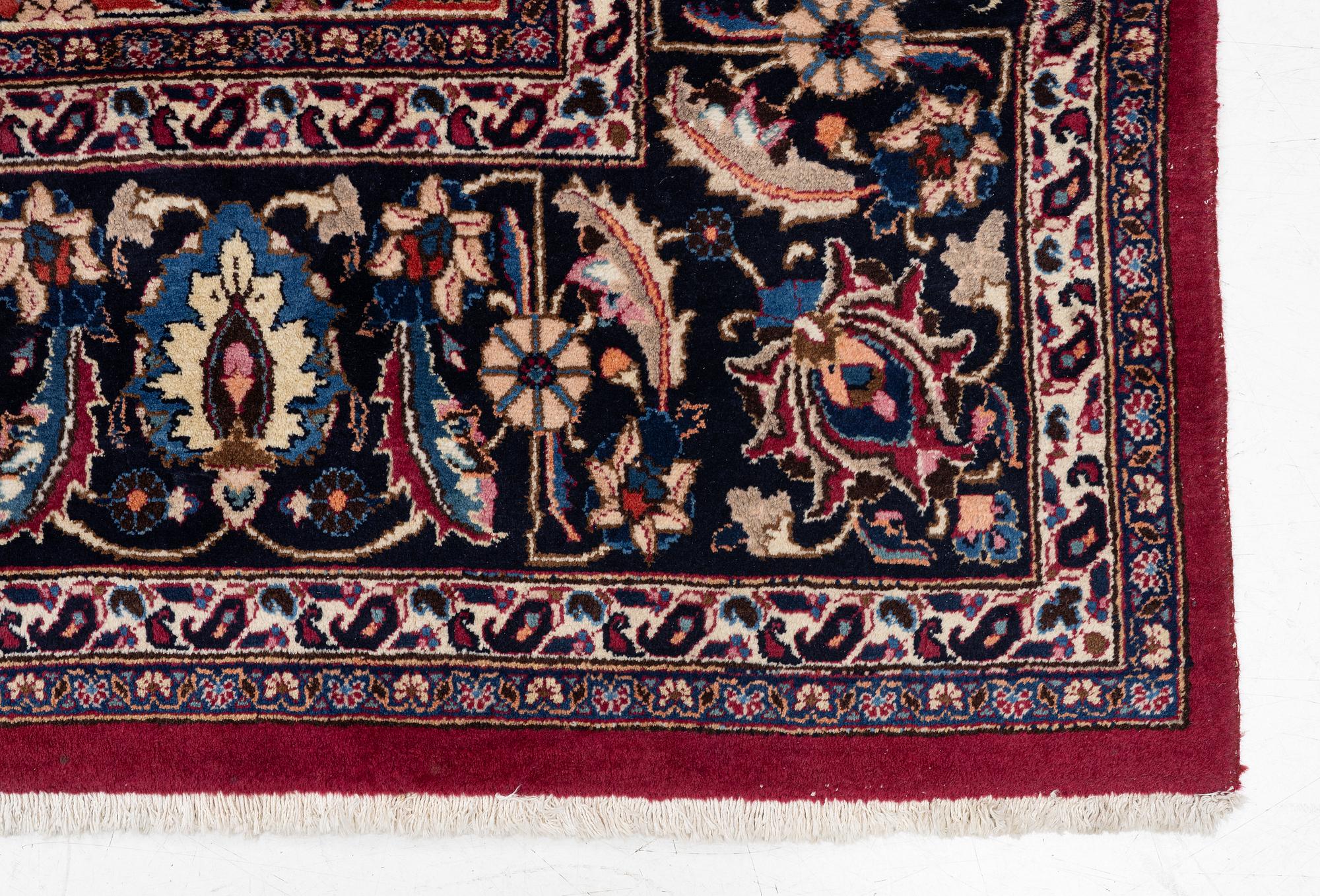 Rug, Meshed, 383 x 294 cm.