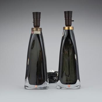 BORDSLAMPOR, ett par, glas, Carl Fagerlund, Orrefors, 1900-talets andra hälft.