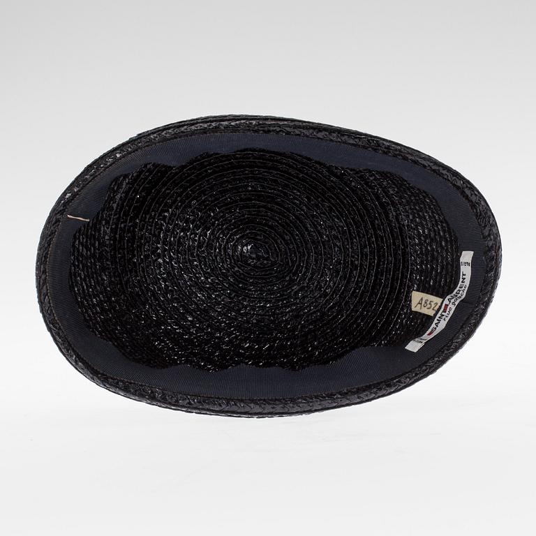 HATT och BÄLTE, Yves Saint Laurent.