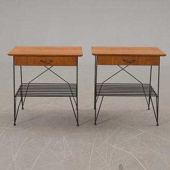 SÄNGBORD/SIDOBORD, ett par, sting-typ, 1900-talets mitt.