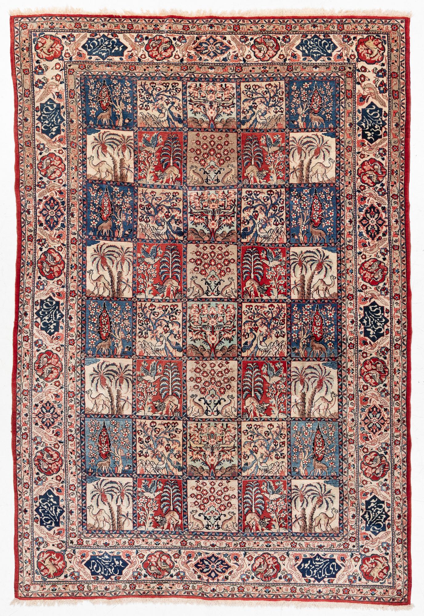 A Sarouk carpet, a. 310 x 210 cm.