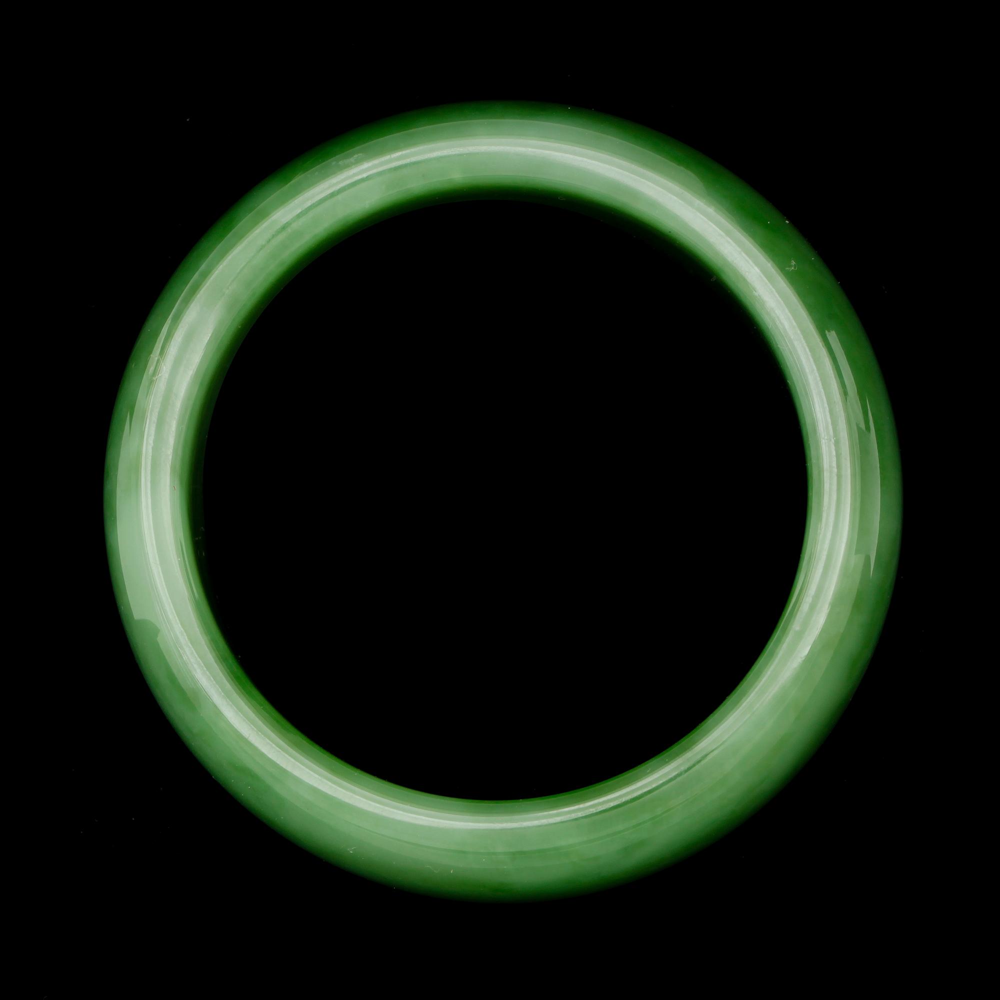 ARMRING, nefrit, 1900/2000-tal. Vikt ca101g.