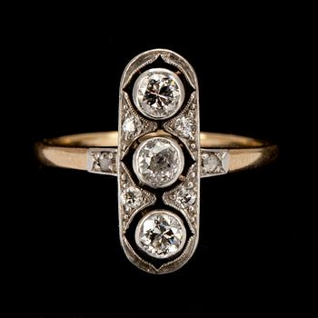 RING, antikslipade diamanter ca 0.50 ct. H/vs-I1. 14K guld. Vikt 2,5 g.