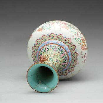 A famille rose vase, Qing dynasty, Jiaqing mark and period (1896-1820).