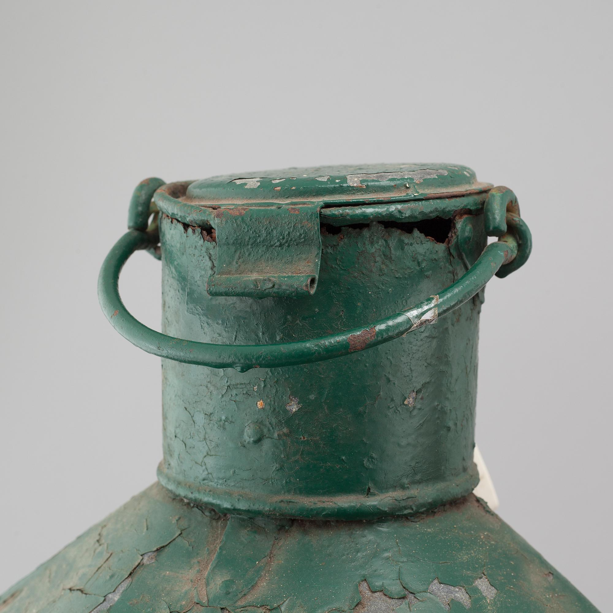 LANTERNOR, ett par, 1900-talets första hälft.