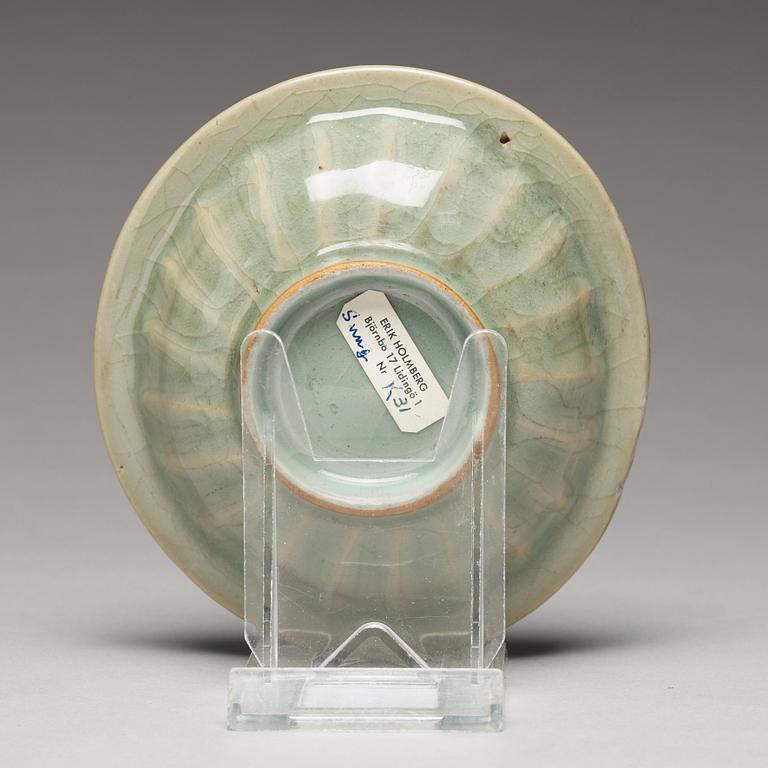 A double fish celadon dish, Yuan/Ming dynasty.