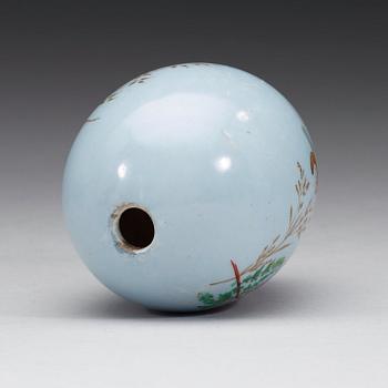 A Russian porcelain egg, Imperial Porcelain manufactory, St Petersburg, ca 1890.