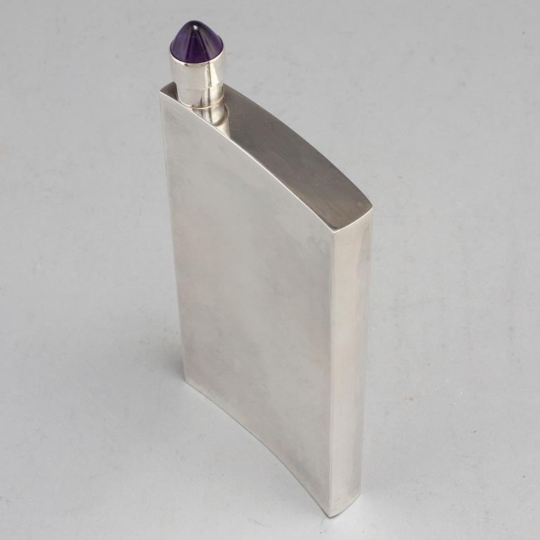 A sterling silver pocket flask by Per-G Forslund Juvelateljen Malmö 1976.