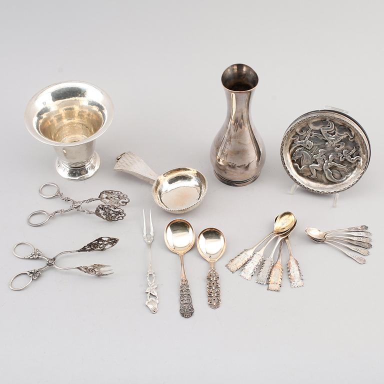 SILVERFÖREMÅL, 20 delar, 1900-tal. Total vikt utom askfat ca 633 g.