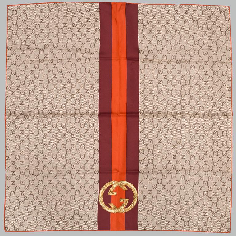 SCARF, Gucci.