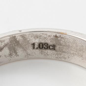Half eternity ring in 14K white gold set with brilliant-cut diamonds.