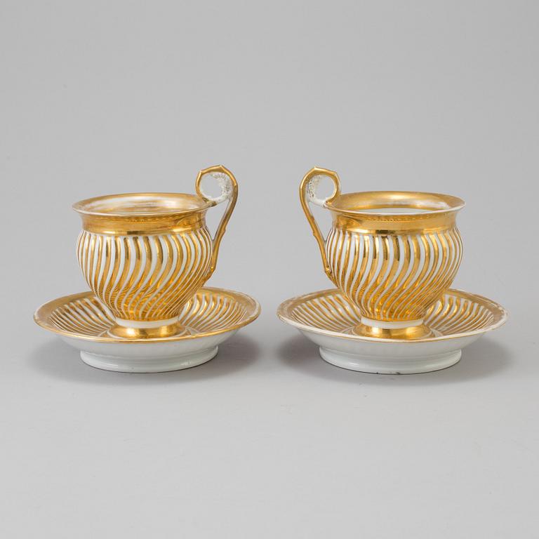 a pair of late empire porcelain cups with saucers from the first half of the 19th century.