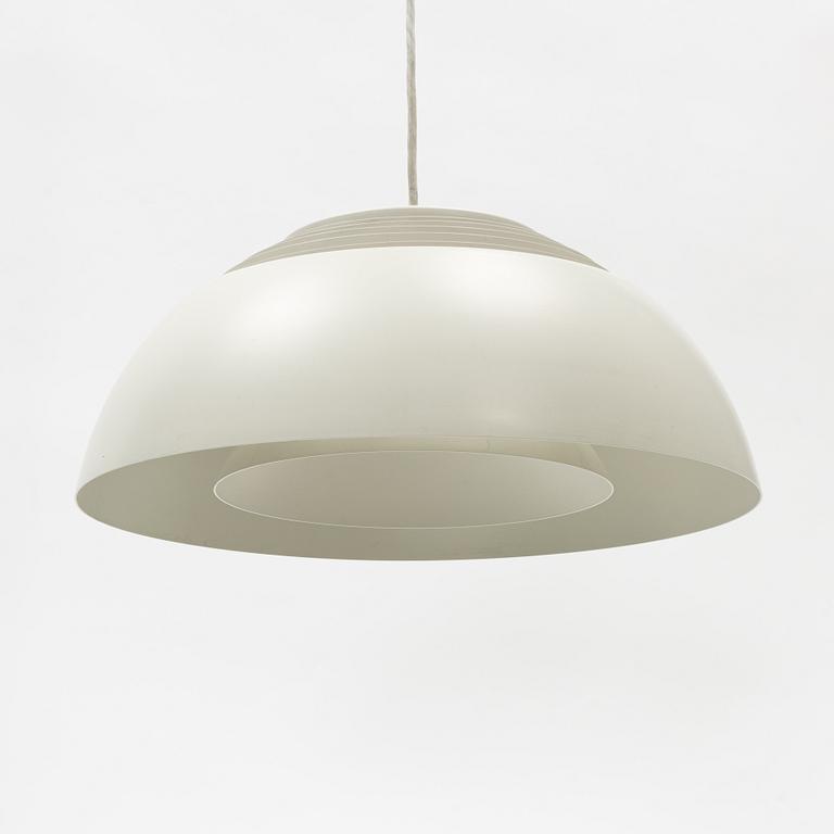 Arne Jacobsen, taklampa, "AJ Royal Pendel", Louis Poulsen, Danmark.