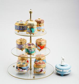 SAMLING SPELDOSOR, 12 st, porslin och mässing, The Franklin Mint, sent 1900-tal.