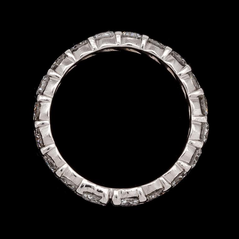 A brilliant cut diamond eternity ring, tot. 3.61 cts.