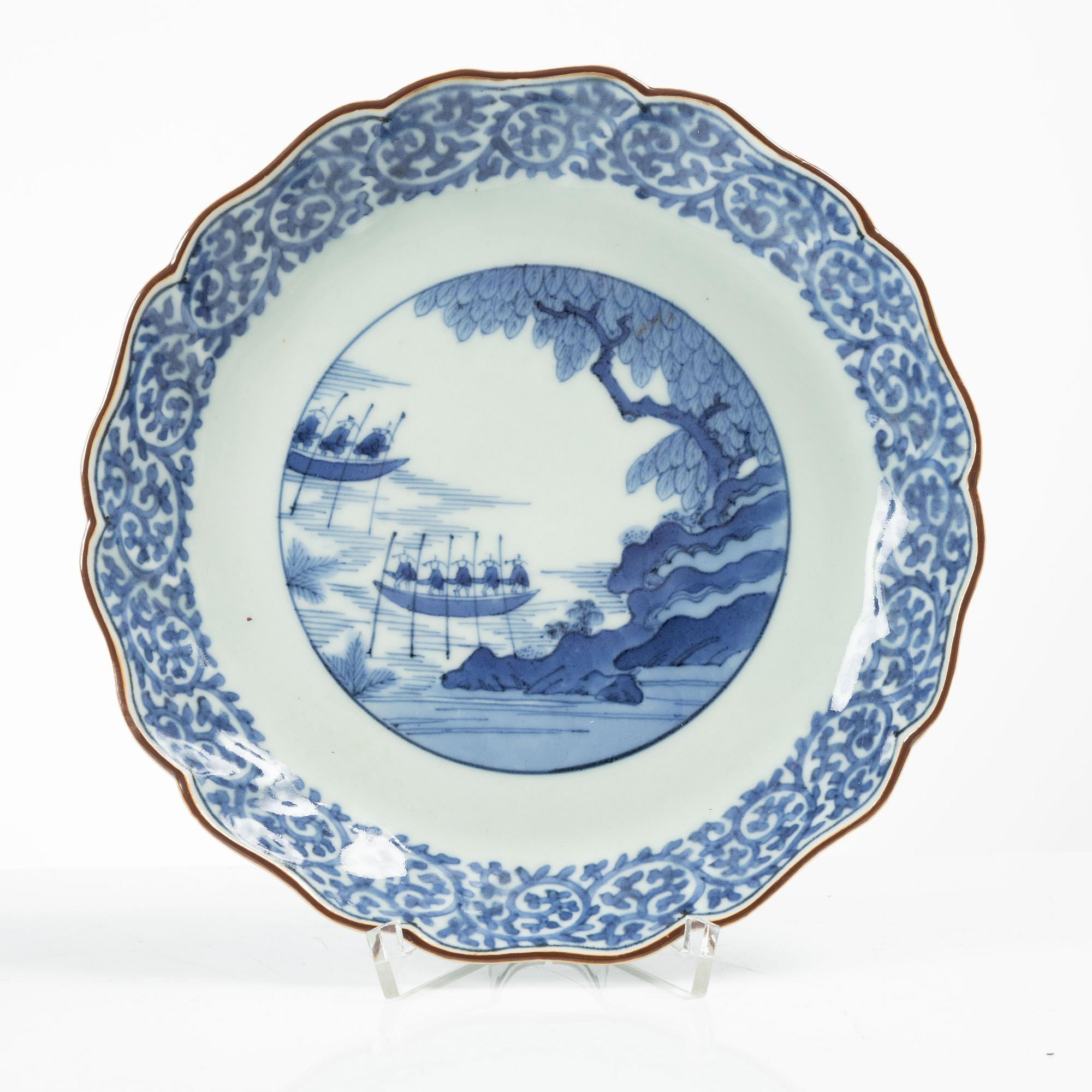 Two Japanese blue and white porcelain dishes, 18th century, Edo (1603-1868).