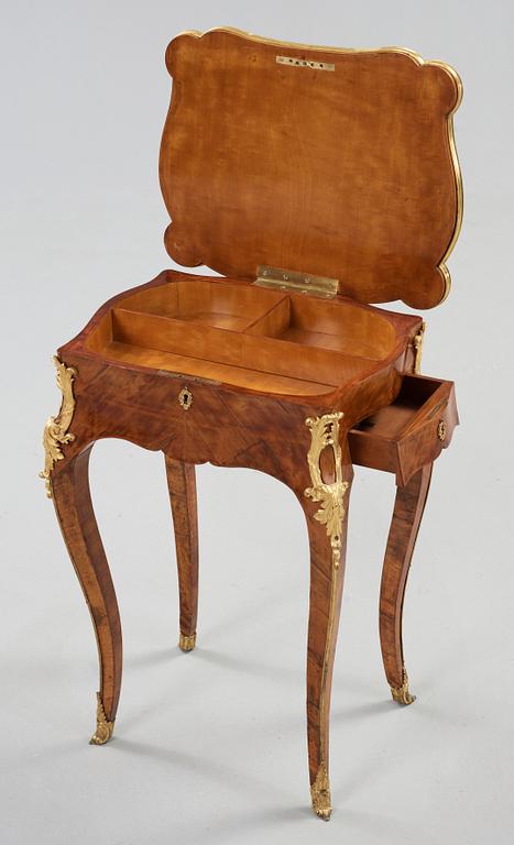 BORD. Louis XV-stil, 1800-talets andra hälft.