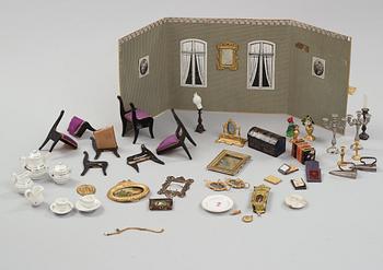 a set of dollhousefuniture and objects including Waltershausen.