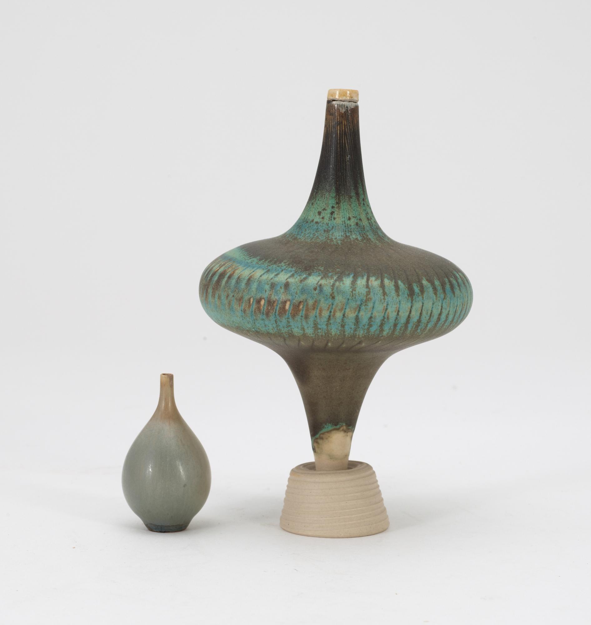 VASER 2 st, keramik, Berndt Friberg samt Wilhelm Kåge Gustavsberg.