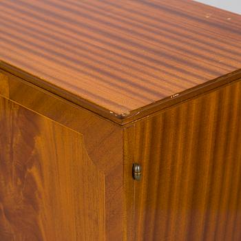 A mid 20th century gustavian style veneered sideboard by Abrahamsons Möbelfabrik AB.