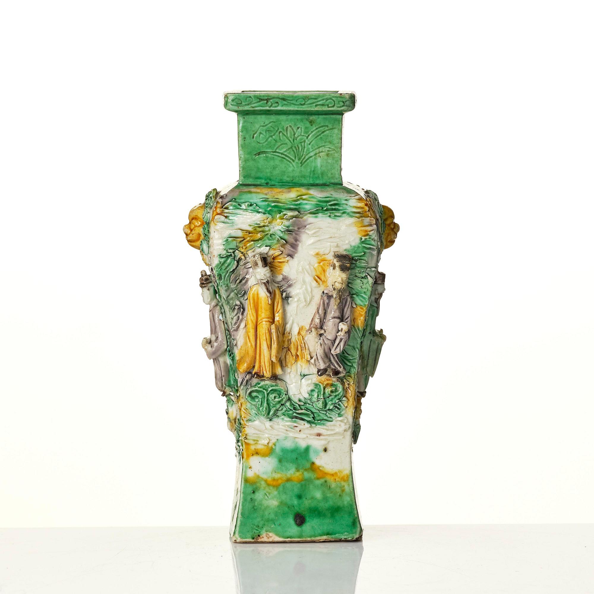 A rare bisquit famille verte vase, Qing dynasty, Kangxi (1662-1722).