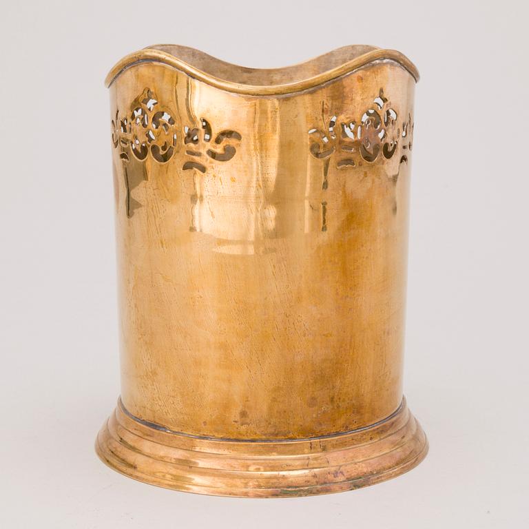 An English Champagne cooler, early 20th century.