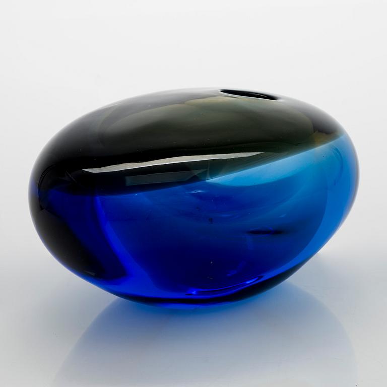 Timo Sarpaneva, a 'Black bird' glass sculpture signed Timo Sarpaneva 1997. Nuutajärvi glass factory.