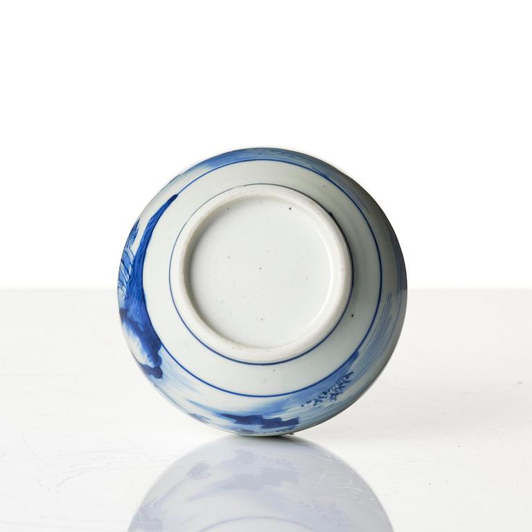 A blue and white vase, Qing dynasty, Kangxi (1662-1722).