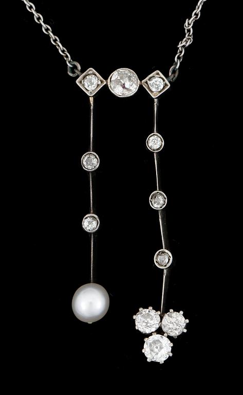 COLLIER, 14k guld och silver, gammalslipade diamanter tot ca0,65ct samt pärla Ø ca5.4mm. Ca 1915.