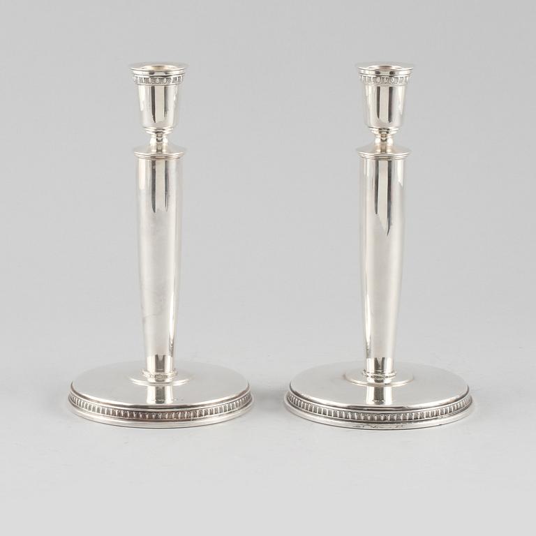 LJUSSTAKAR, ett par, silver, C G Hallberg, Stockholm, 1954. Vikt 591 g.