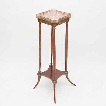 BLOMPIEDESTAL, Louis Seize-stil, ca 1900.