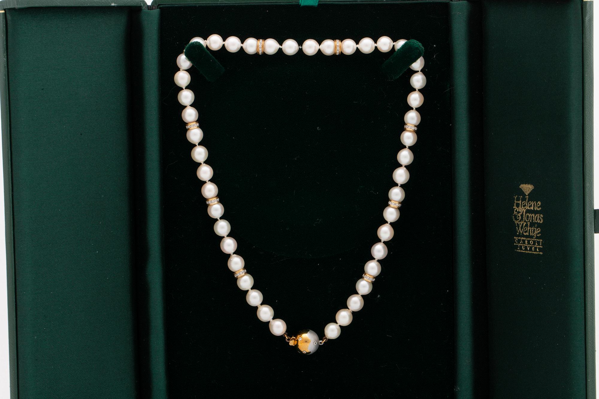 PEARL NECKLACe, cultured pearls 7,5-8 mm, clasp 18K gold diamonds and spacers 18K gold and diamonds 0,60 ct in total.