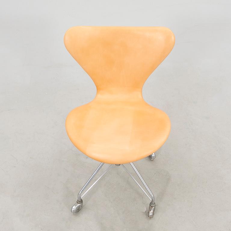 Arne Jacobsen, skrivbordsstol "Sjuan" för Fritz Hansen 1900-talets senare del.