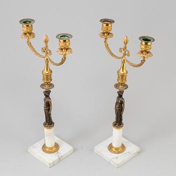 A PAIR OF BRONZE AND MARBLE CANDELABRA, late gustavian style, first half of the 20th century.