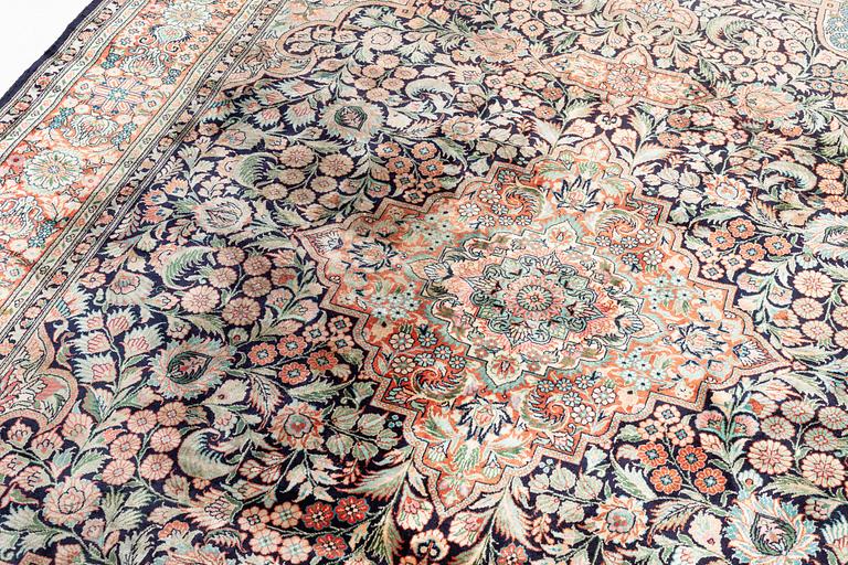 An oriental carpet, mercerized cotton, c. 275 x 182 cm.