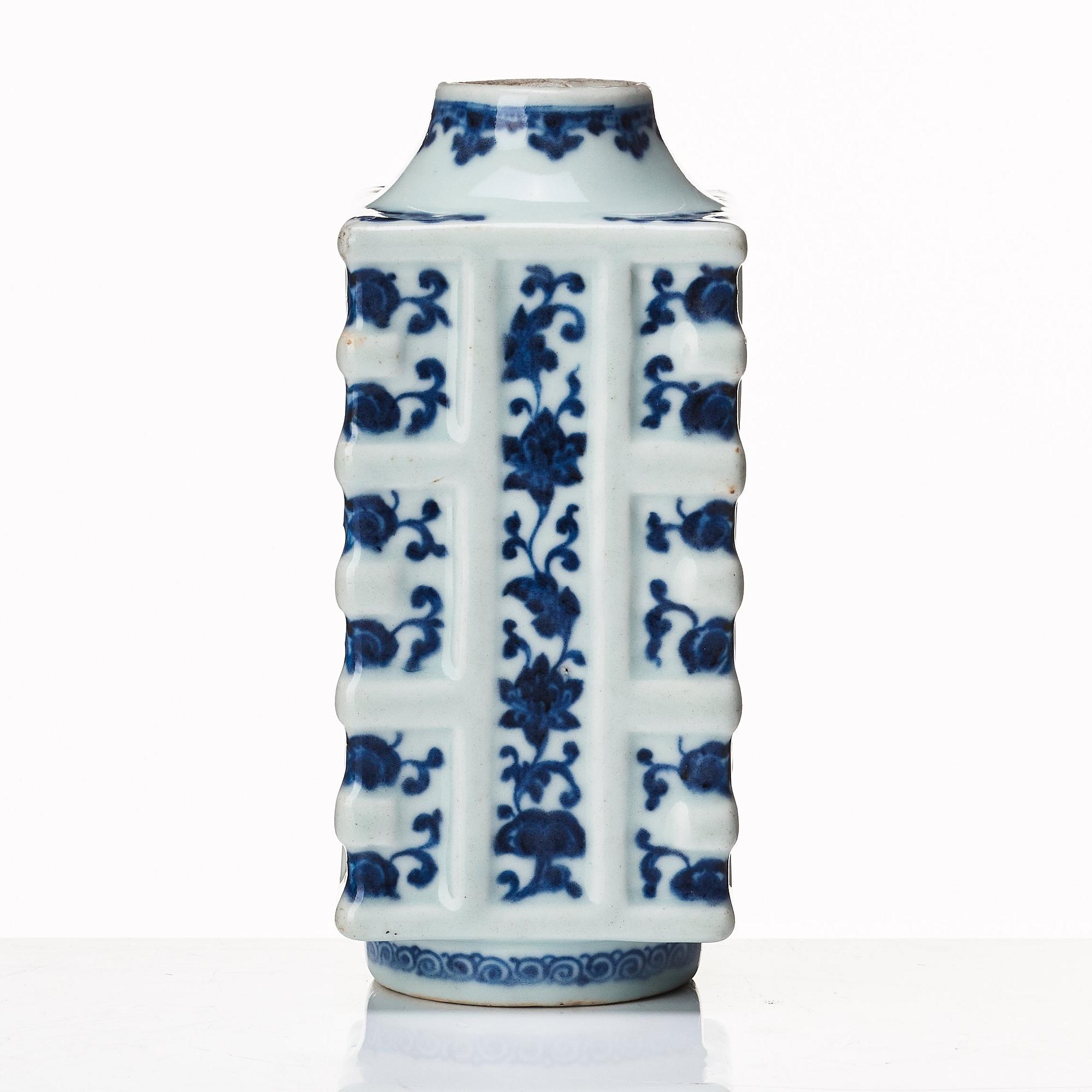 Vas, porslin. Qingdynastin, 1700-tal.