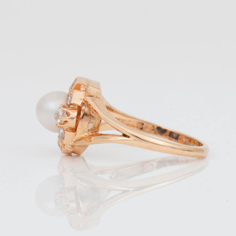 GARNITYR bestående av COLLIER, ARMBAND samt RING med rosenslipade diamanter, safirer samt troligen svenska flodpärlor.