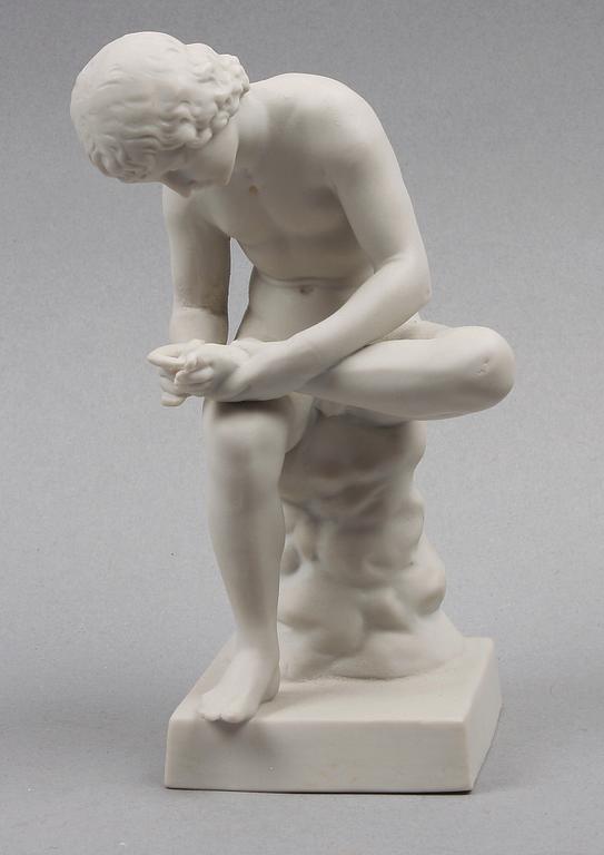 FIGURIN, parian, "Törnutdragaren". 1900-tal.