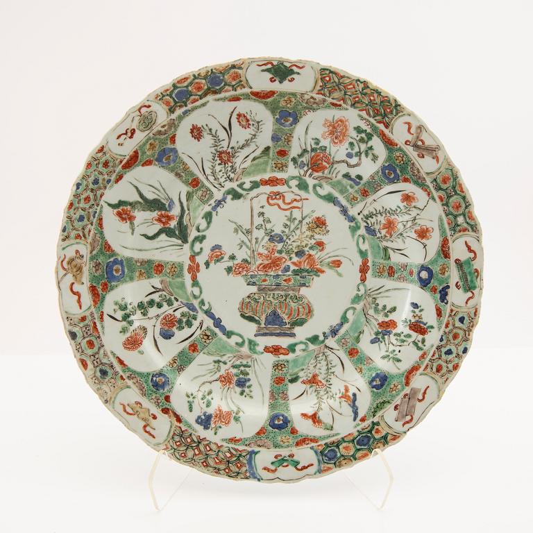 A Chinese famille verte dish, Qing dynasty, Kangxi (1662-1722).