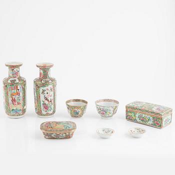 Eight pieces of porcelain, China, late 19th century.