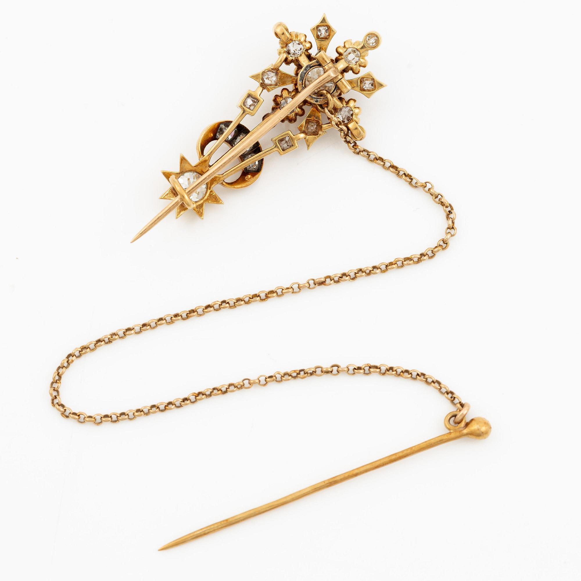 A brooch in gold with old-cut diamonds, in the form of a flower, ca turn of the 20th century.