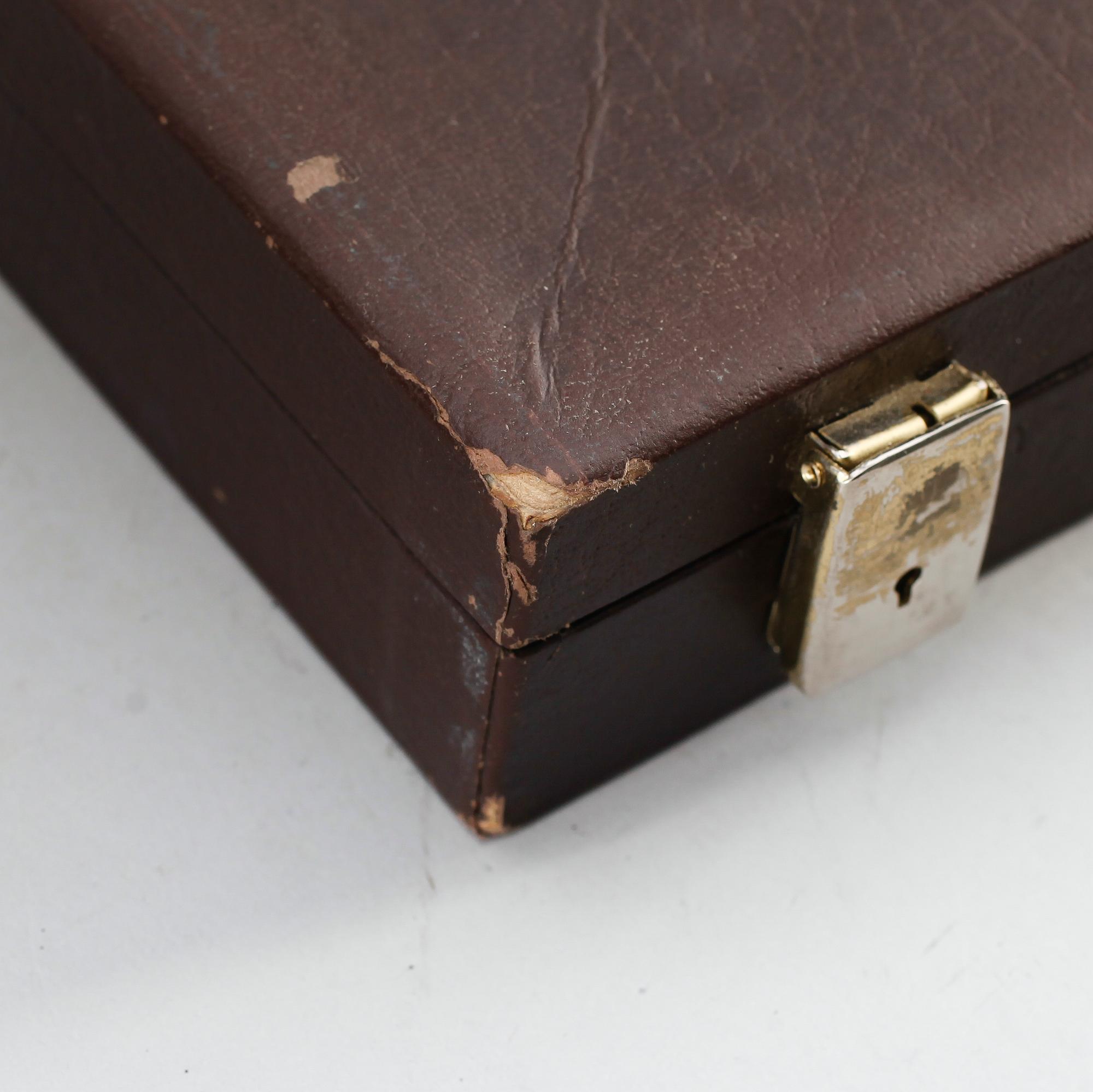 FICKURSLÅDOR, 2 st, märkta Omega.