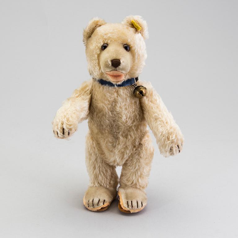 A Steiff Teddy Baby teddybear, Germany, ca 1952.