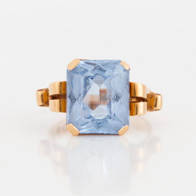 A ring with synthetic blue spinel.