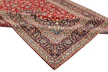 A carpet, Kashan, ca 365 x 245 cm.