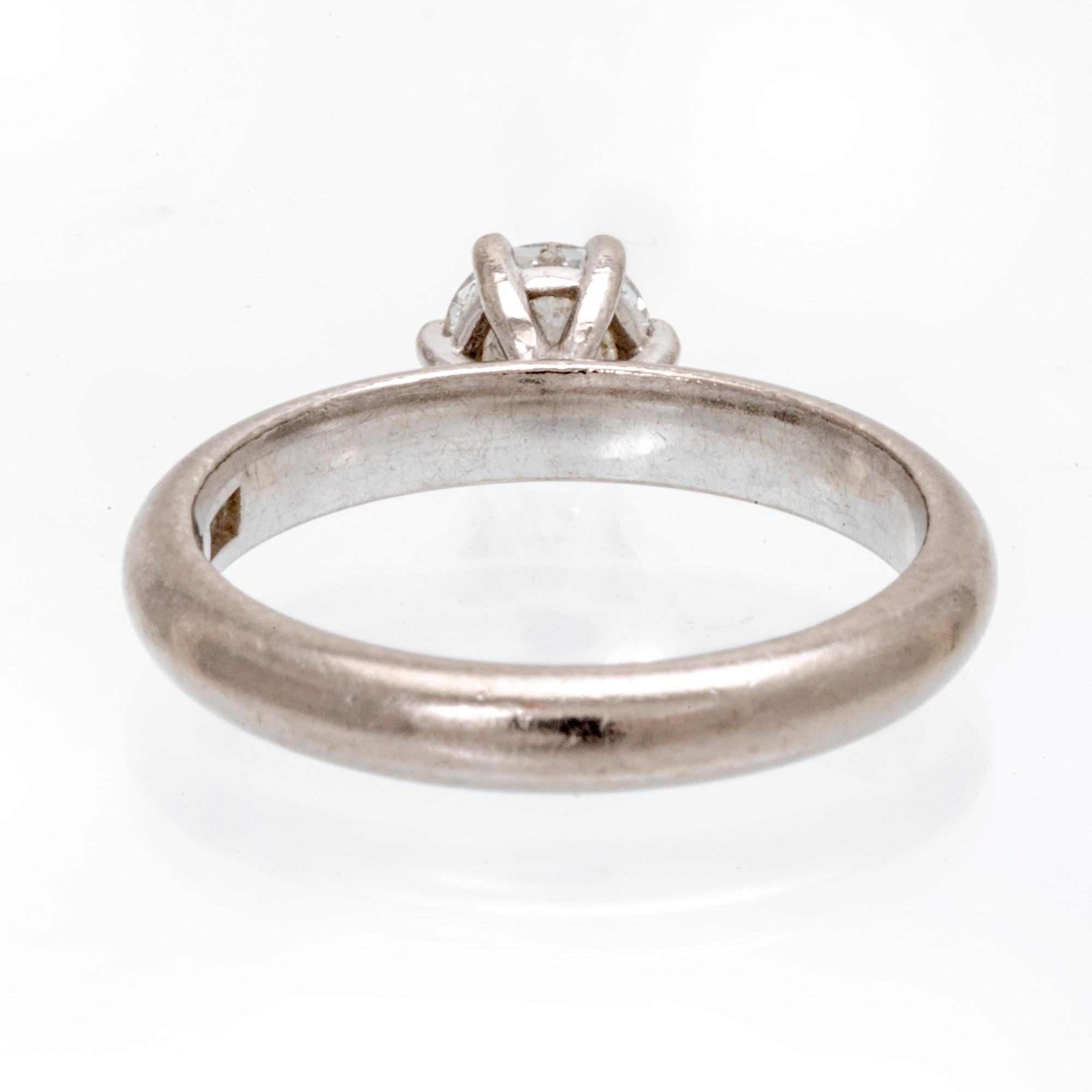 Ring solitär 18K vitguld och briljantslipad diamant, Kaplans, GIA dossier medföljer.