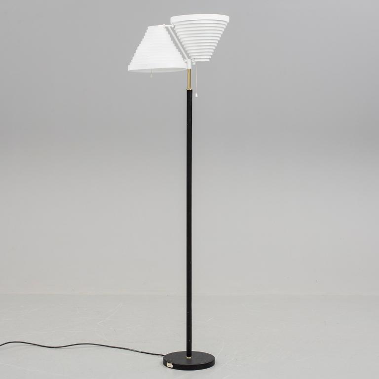 GOLVLAMPA, "modell A810", Alvar Aalto, Artek, Finland, 1900-talets andra hälft.